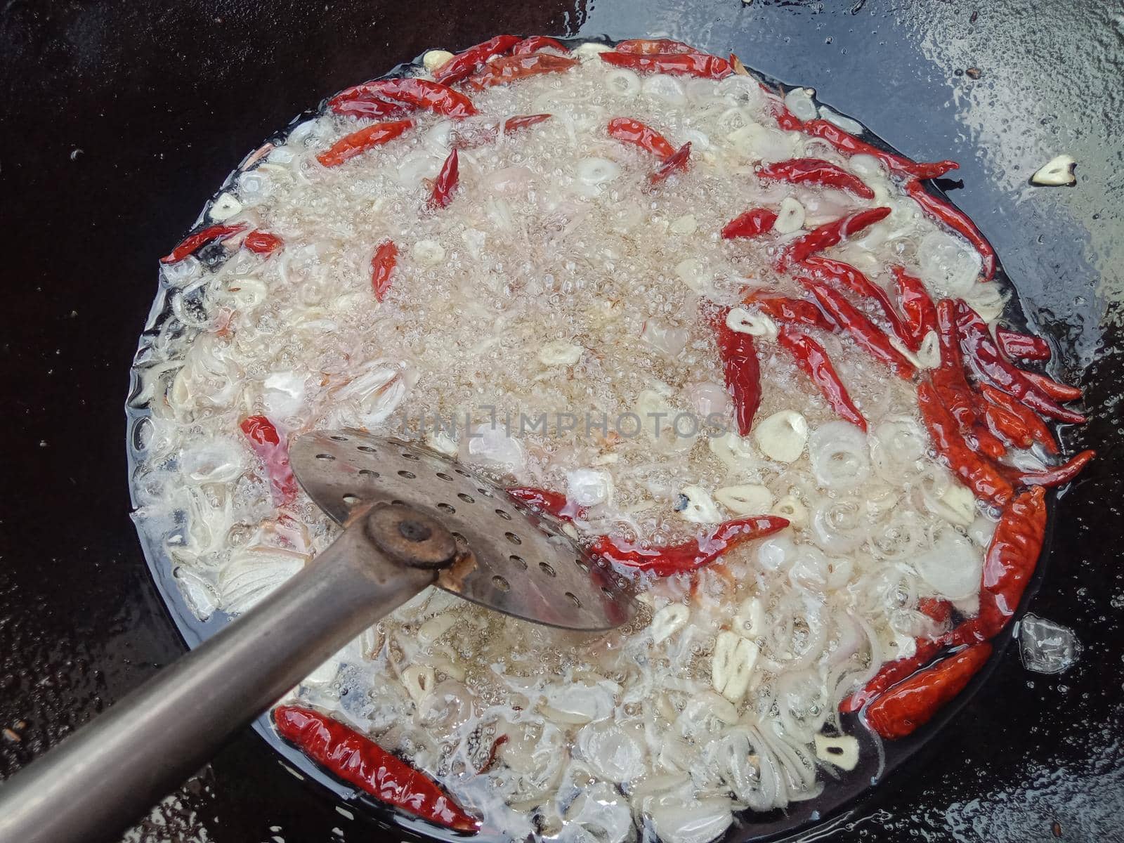 slice garlic stock on kitchen by jahidul2358