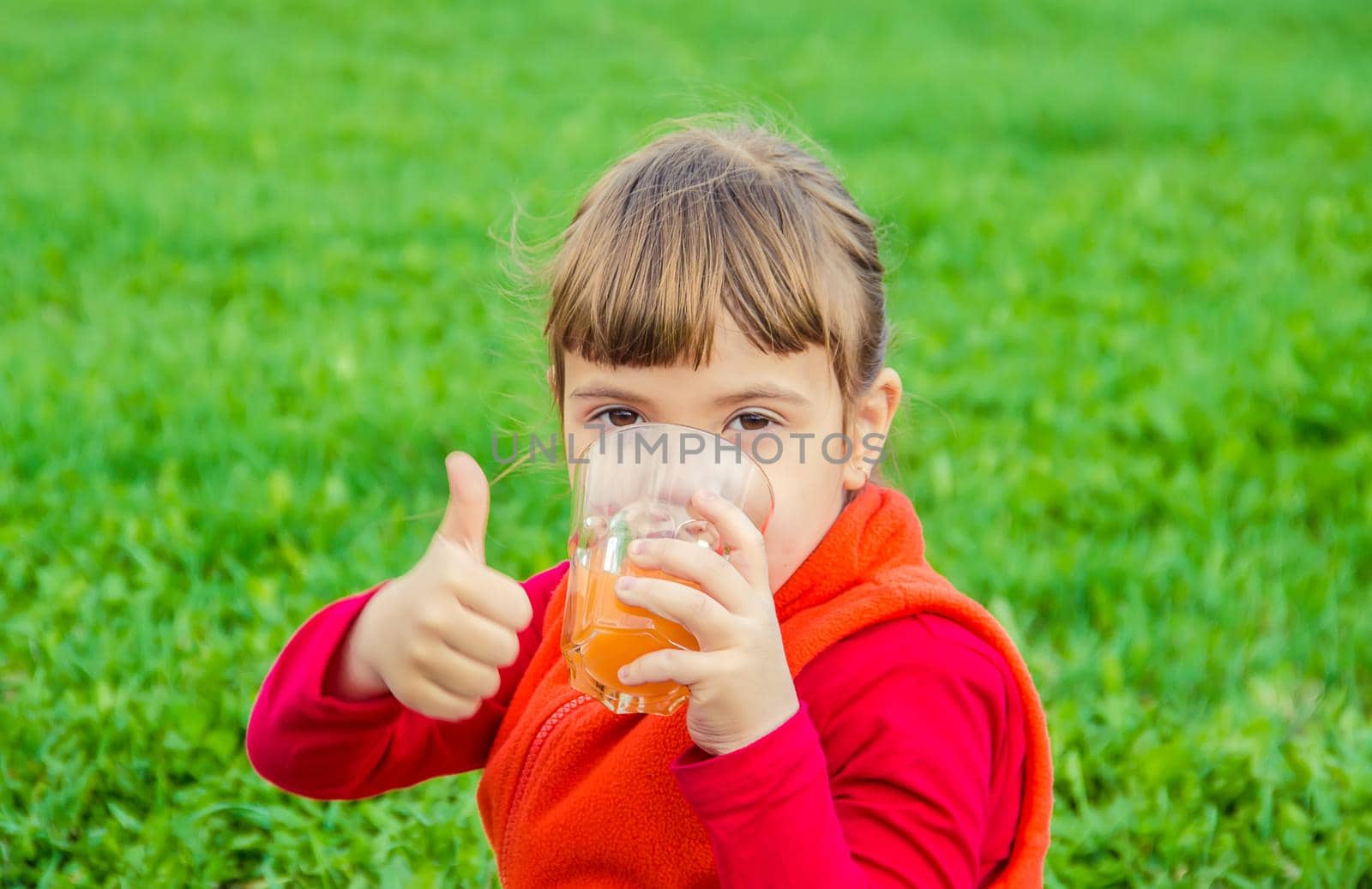 Child on a picnic with juice and fruit. Selective focus.