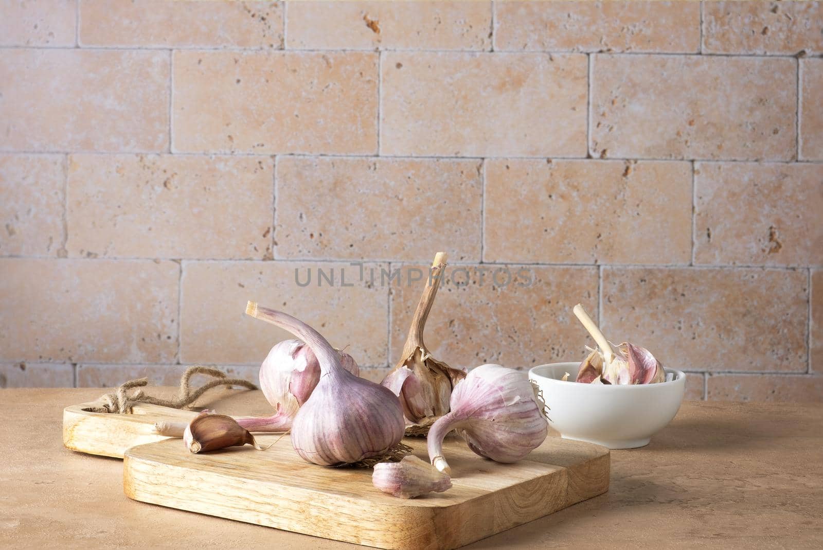 Heads and cloves of garlic lie on a cutting board. Copy space. Selective focus.