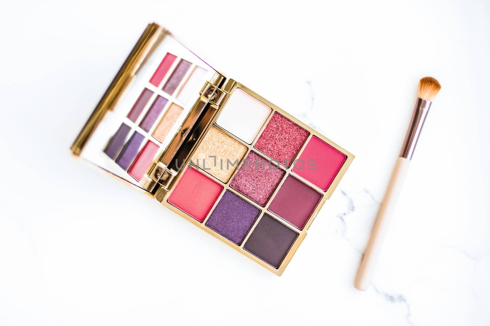 Cosmetic branding, fashion blog and glamour set concept - Eye shadow palette swatches on marble background, make-up and eyeshadows cosmetics product for luxury beauty brand and holiday flatlay design