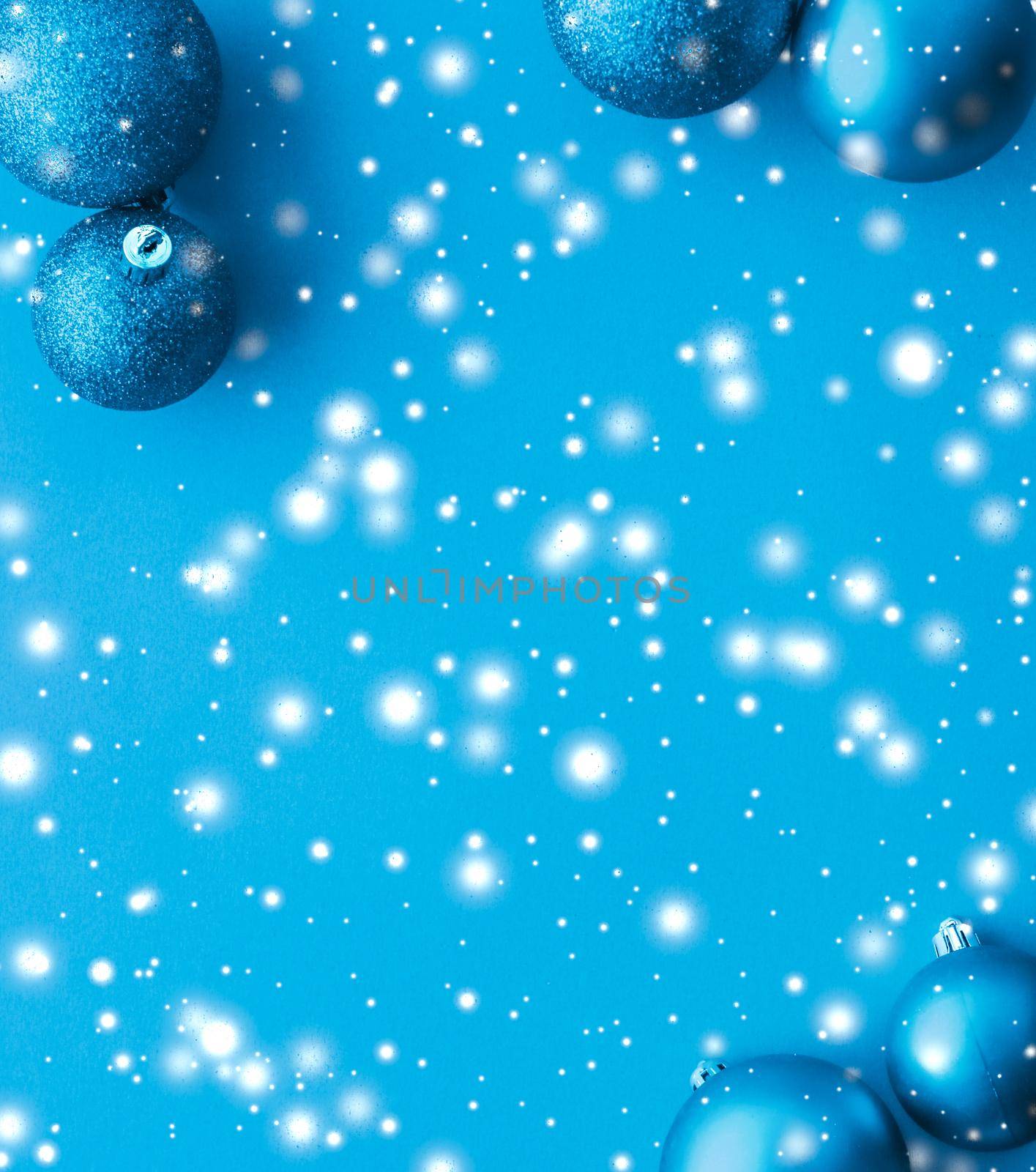 Gift decor, New Years Eve and happy celebration concept - Christmas baubles on blue background with snow glitter, luxury winter holiday card