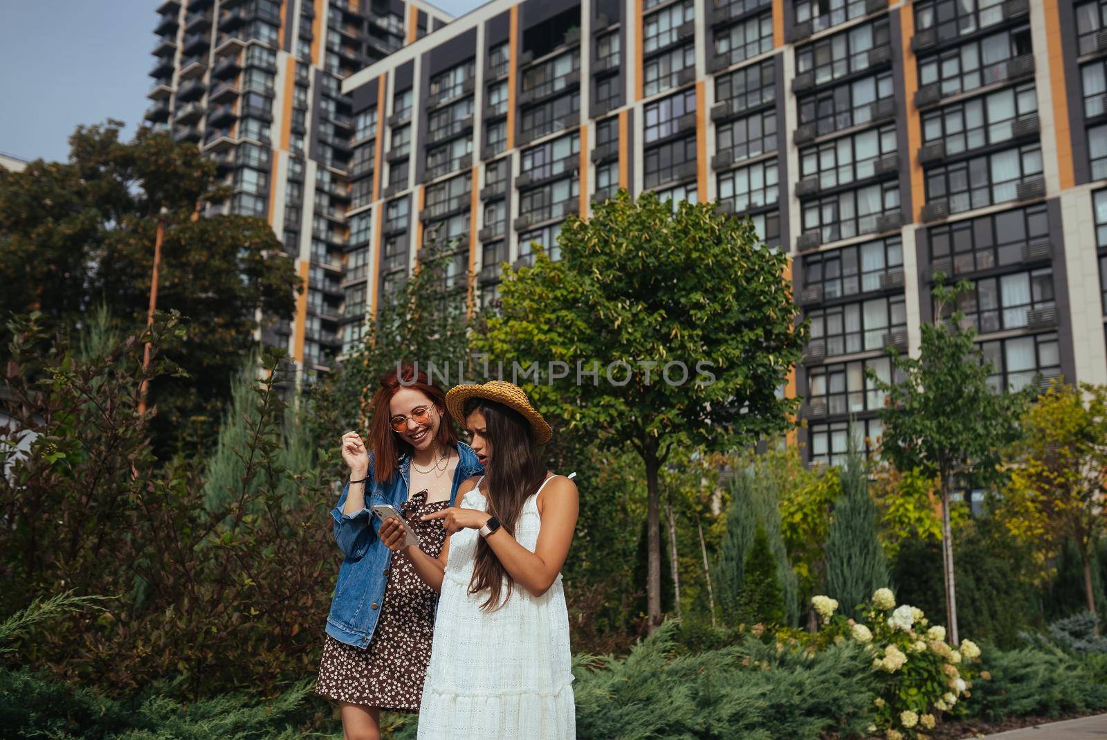 Two tourists with a phone on a city street