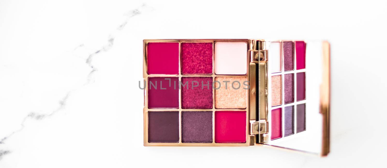 Cosmetic branding, fashion blog and glamour set concept - Eye shadow palette swatches on marble background, make-up and eyeshadows cosmetics product for luxury beauty brand and holiday flatlay design