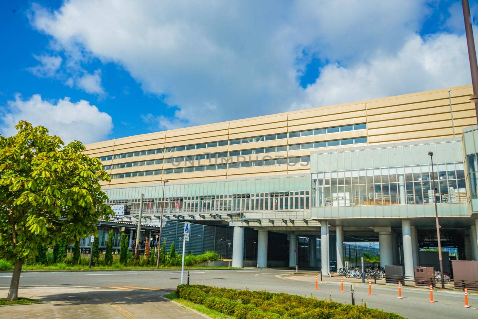 Shin Aomori Station and the blue sky. Shooting Location: Aomori