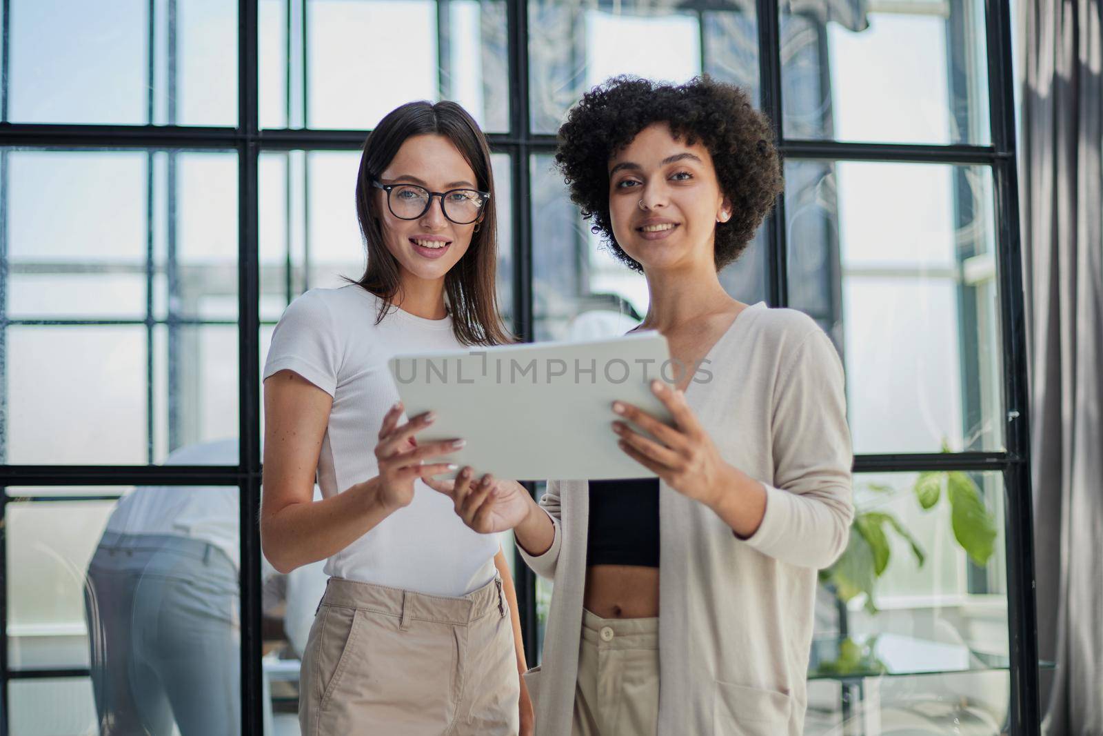 Businesswomen Having Informal Meeting In Modern Office