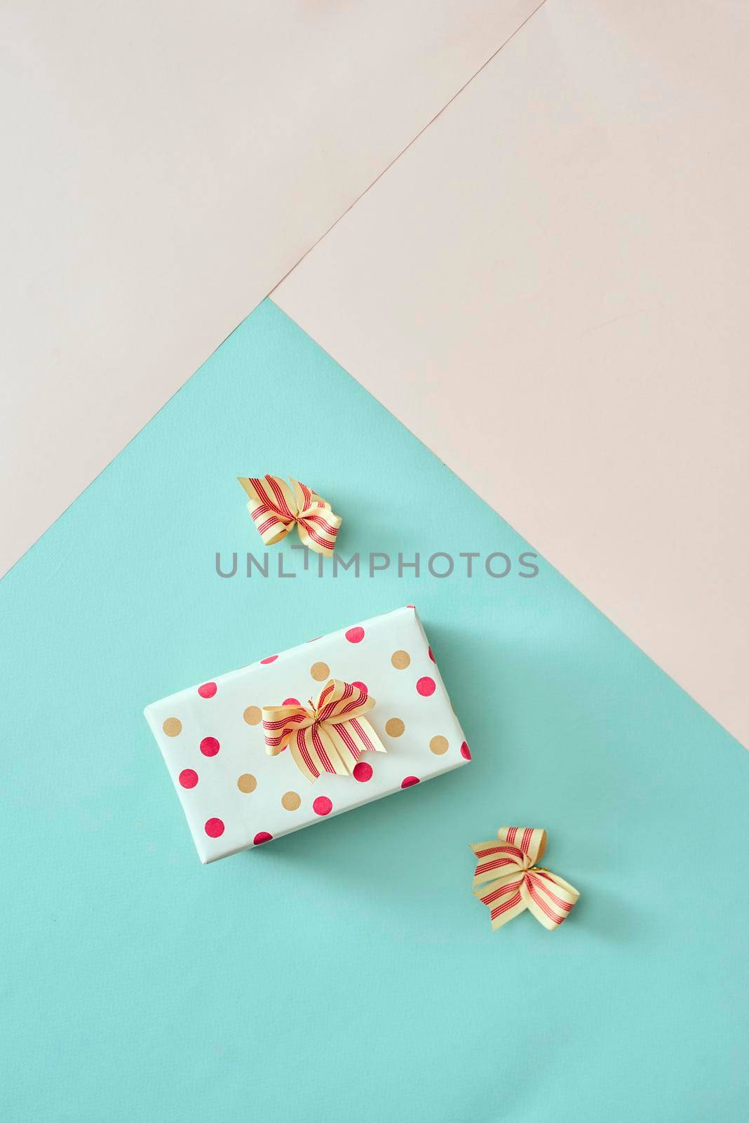 Stylish and beautiful gift box on pastel background. by makidotvn