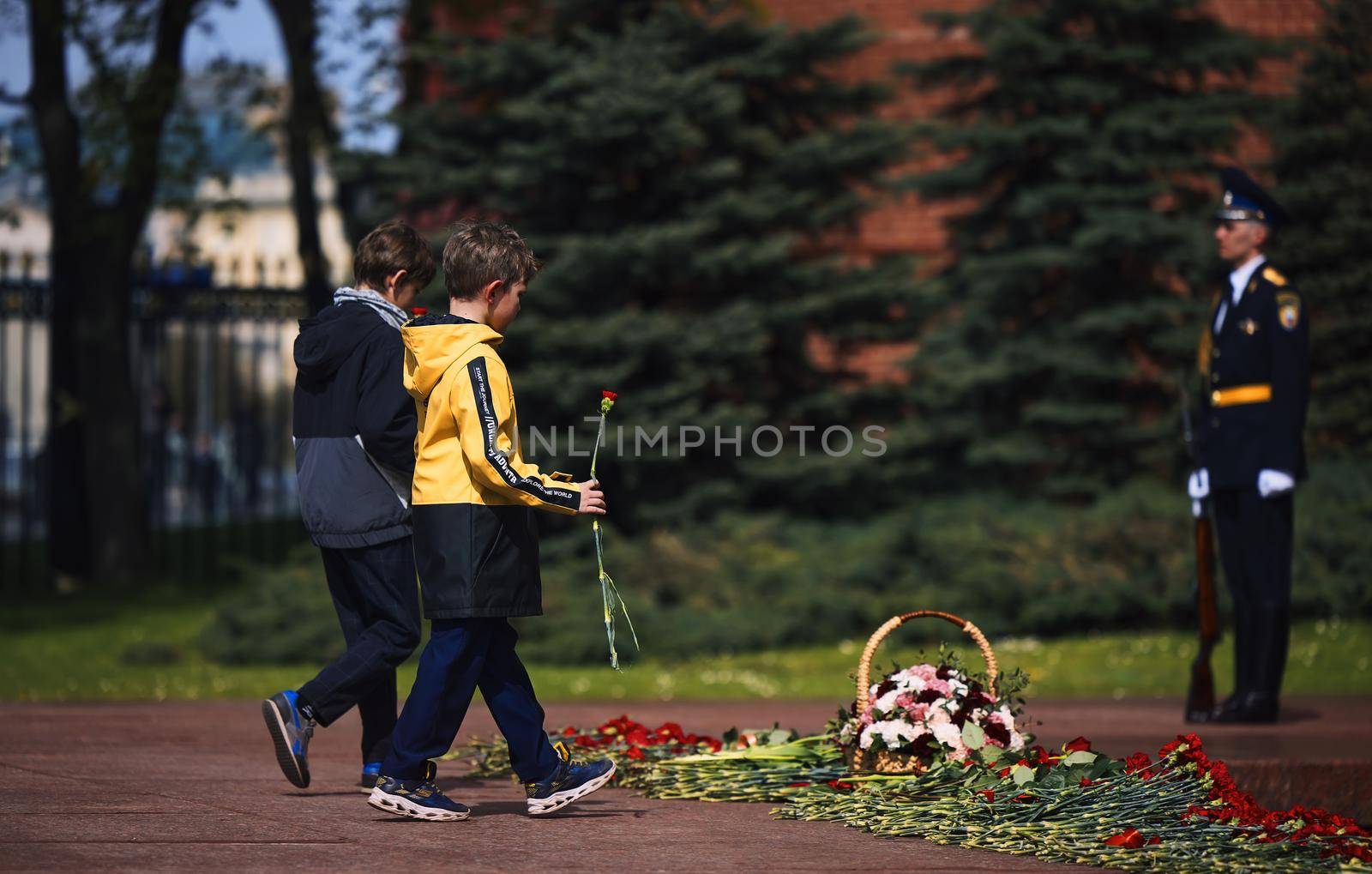 Laying flowers to the Eternal Flame. Eternal Flame in the Kremlin. Guard of Honor at the tomb of the Unknown Soldier at the wall of Moscow Kremlin. 11.05.2022 Moscow, Russia.