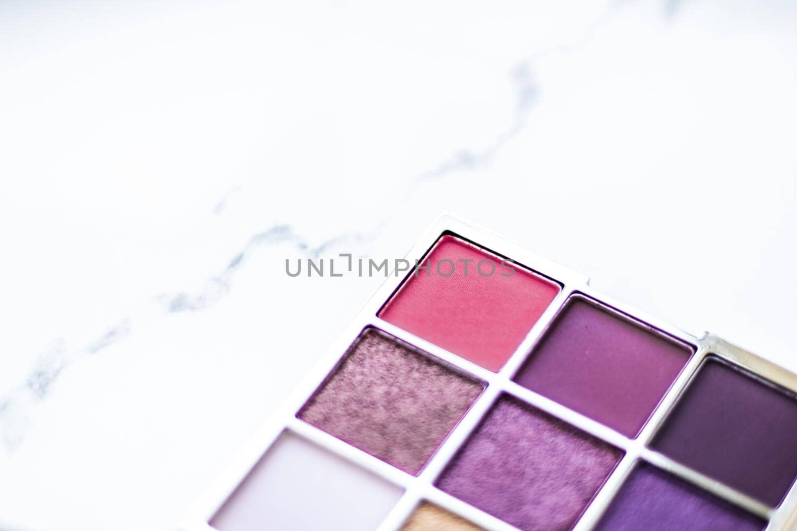 Cosmetic branding, fashion blog and glamour set concept - Eye shadow palette swatches on marble background, make-up and eyeshadows cosmetics product for luxury beauty brand and holiday flatlay design