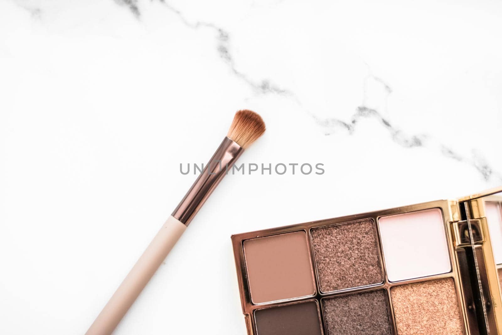 Cosmetic branding, fashion blog and glamour set concept - Eye shadow palette swatches on marble background, make-up and eyeshadows cosmetics product for luxury beauty brand and holiday flatlay design