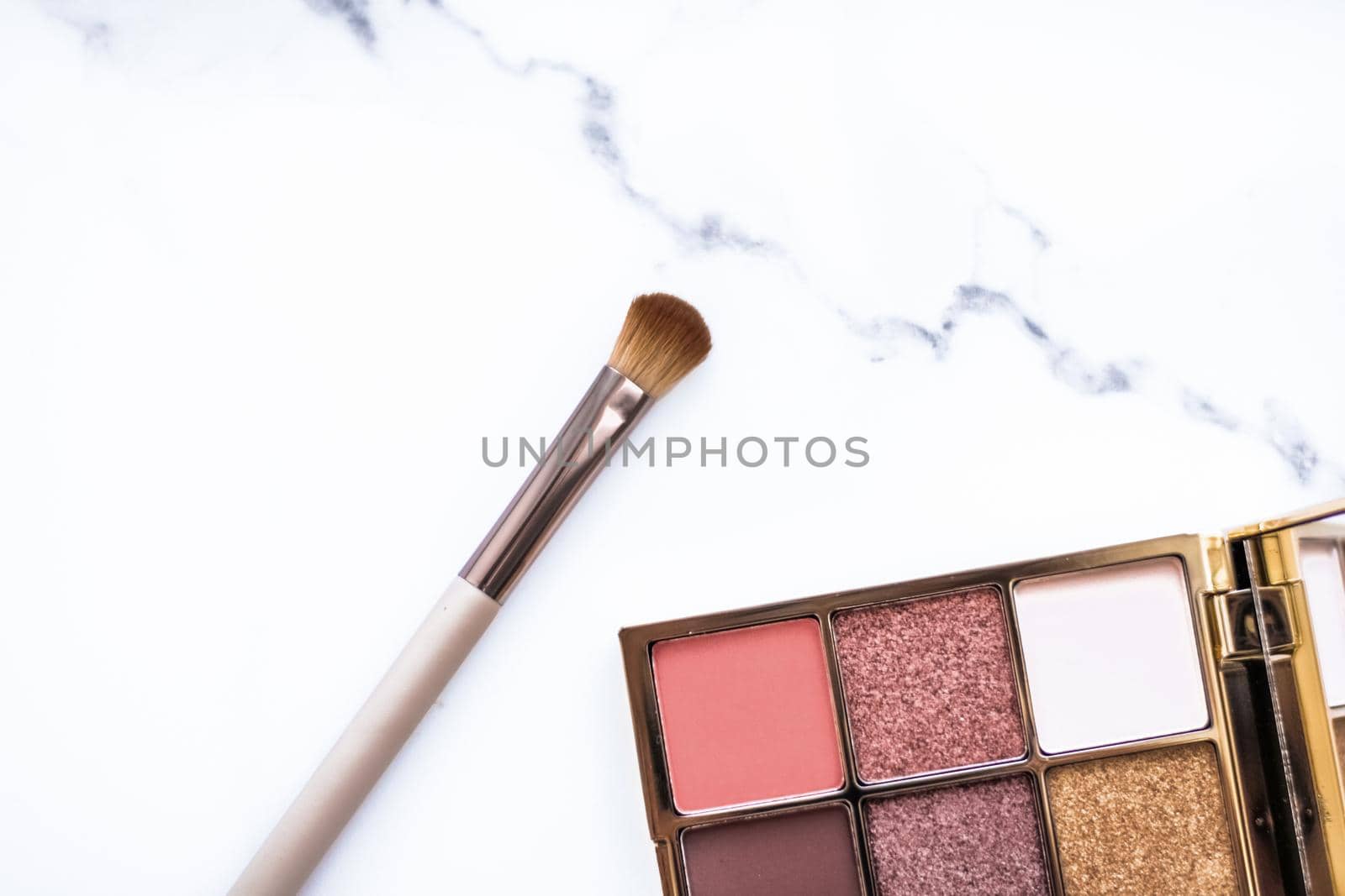 Cosmetic branding, fashion blog and glamour set concept - Eye shadow palette swatches on marble background, make-up and eyeshadows cosmetics product for luxury beauty brand and holiday flatlay design