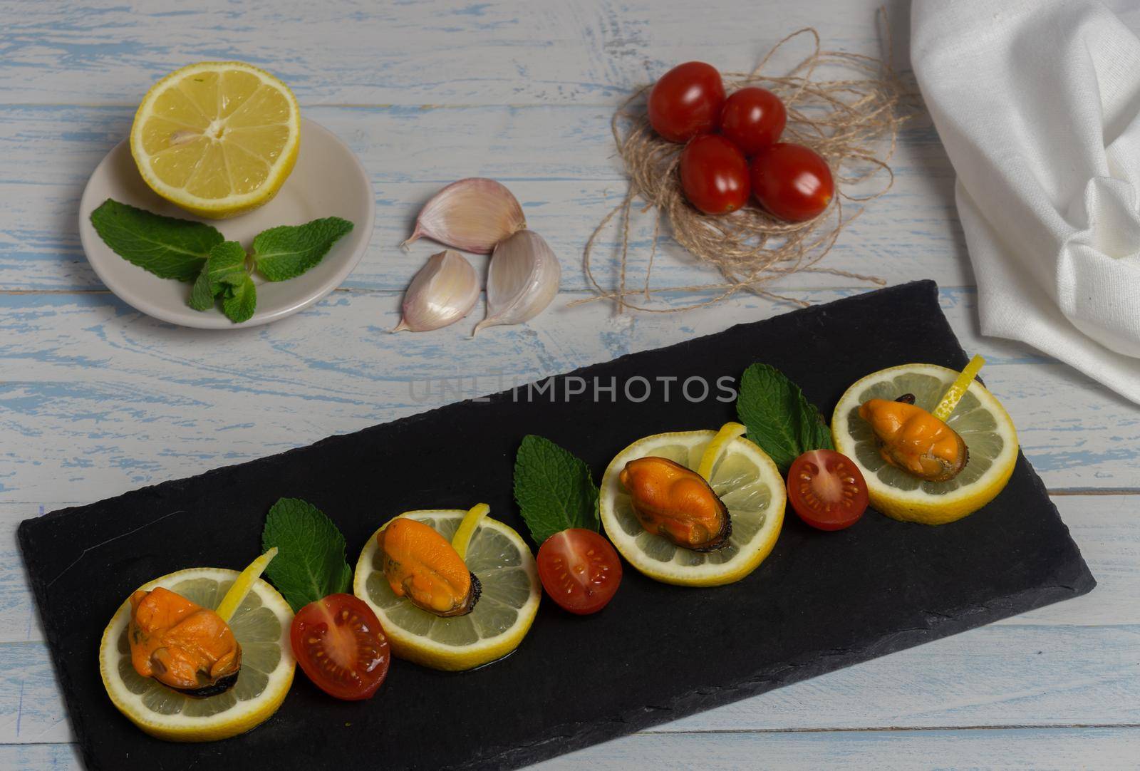 mussels with lemon by joseantona