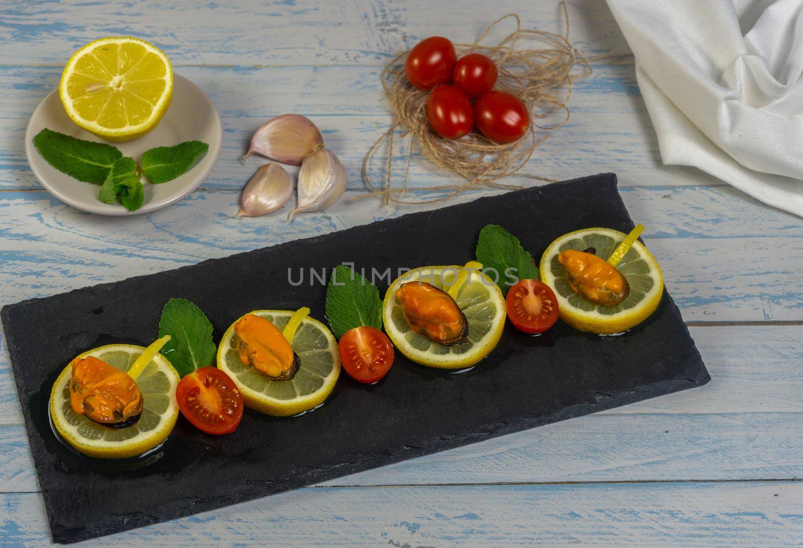 mussels with lemon by joseantona