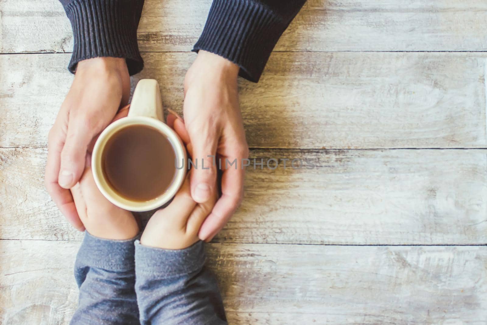 Tea in hand. The lovers are together. Selective focus. Drink.