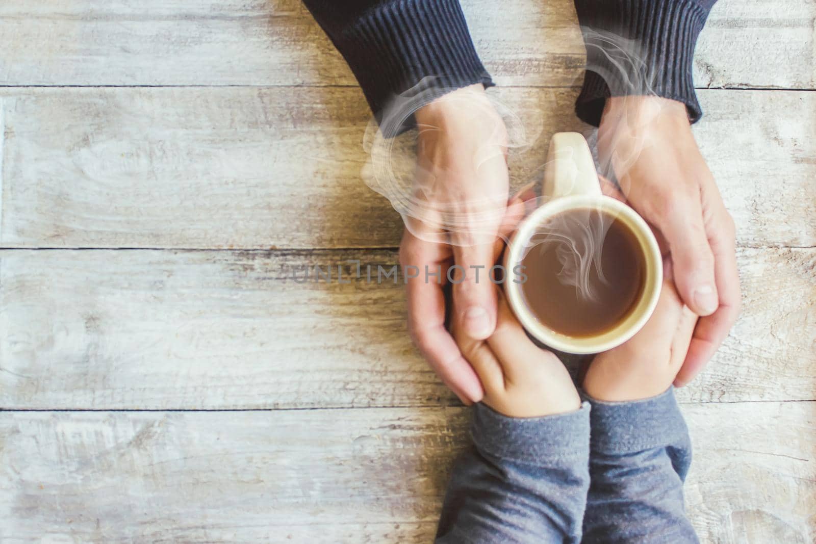 Tea in hand. The lovers are together. Selective focus. Drink.