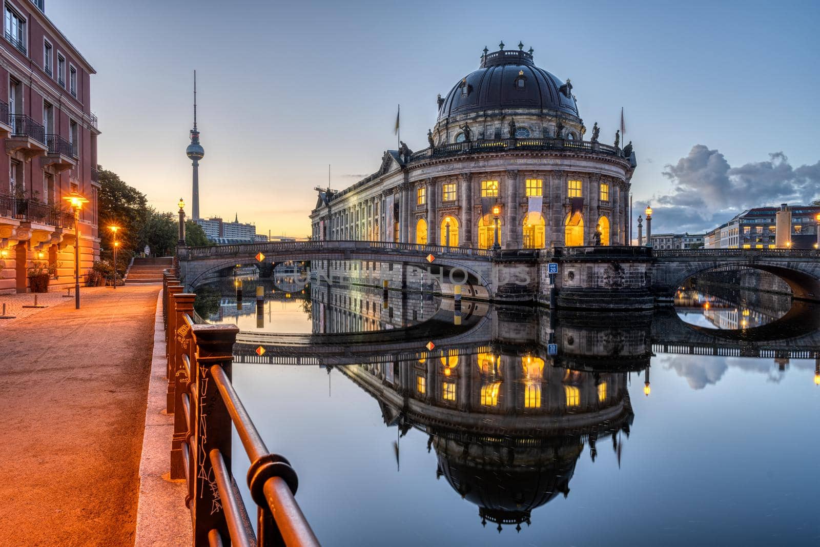 The river Spree in Berlin before sunrise by elxeneize