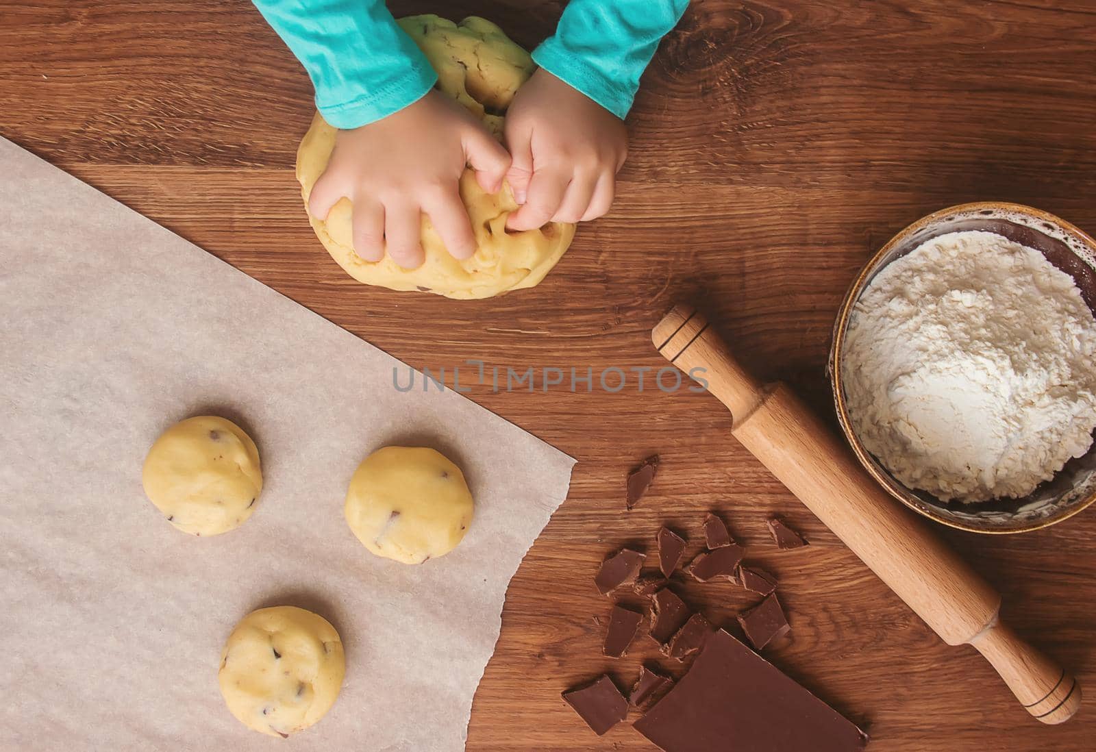 Cookies, cakes, cook their own hands. Selective focus. food.