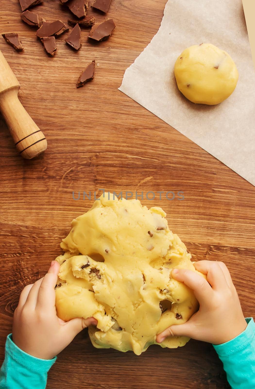 Pastry, cakes, cook their own hands. Selective focus Nature