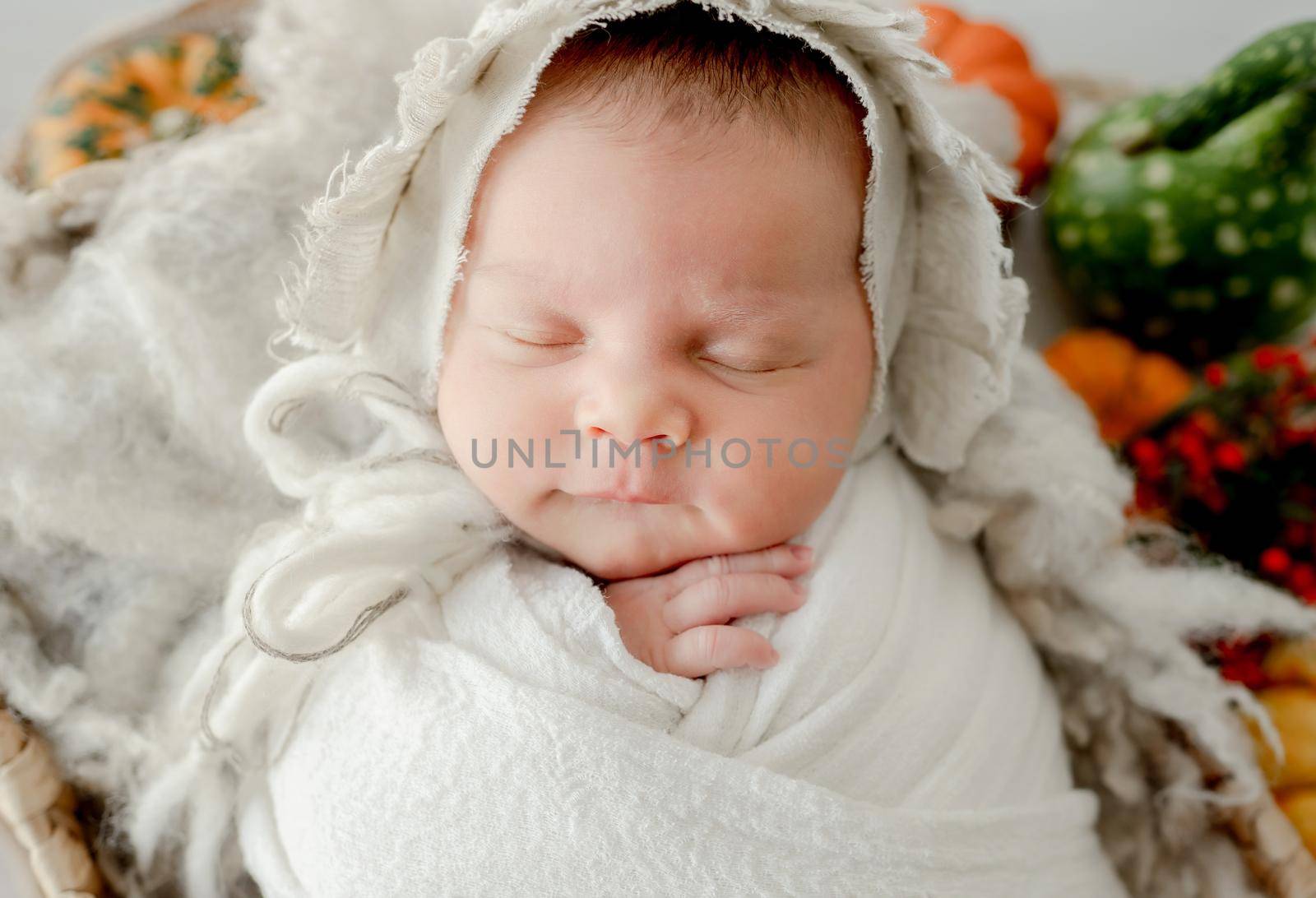 Newborn baby girl by tan4ikk1