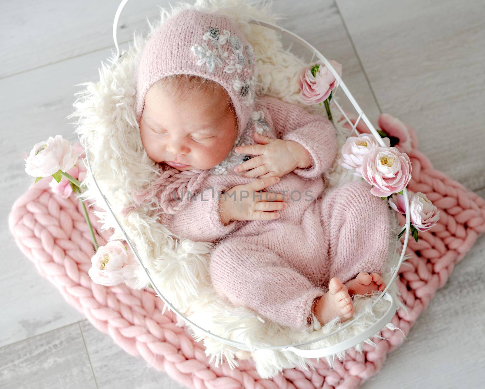 Newborn baby girl by tan4ikk1