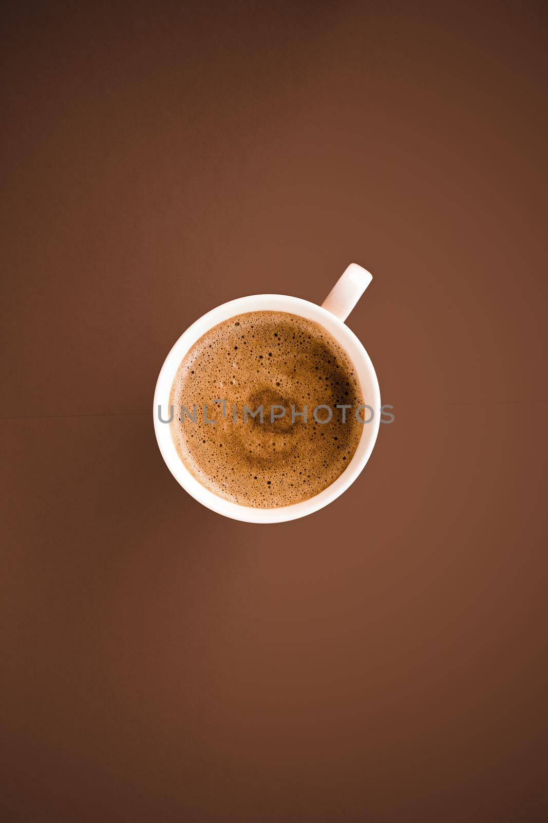 Drinks menu, italian espresso recipe and organic shop concept - Cup of hot coffee as breakfast drink, flatlay cups on brown background