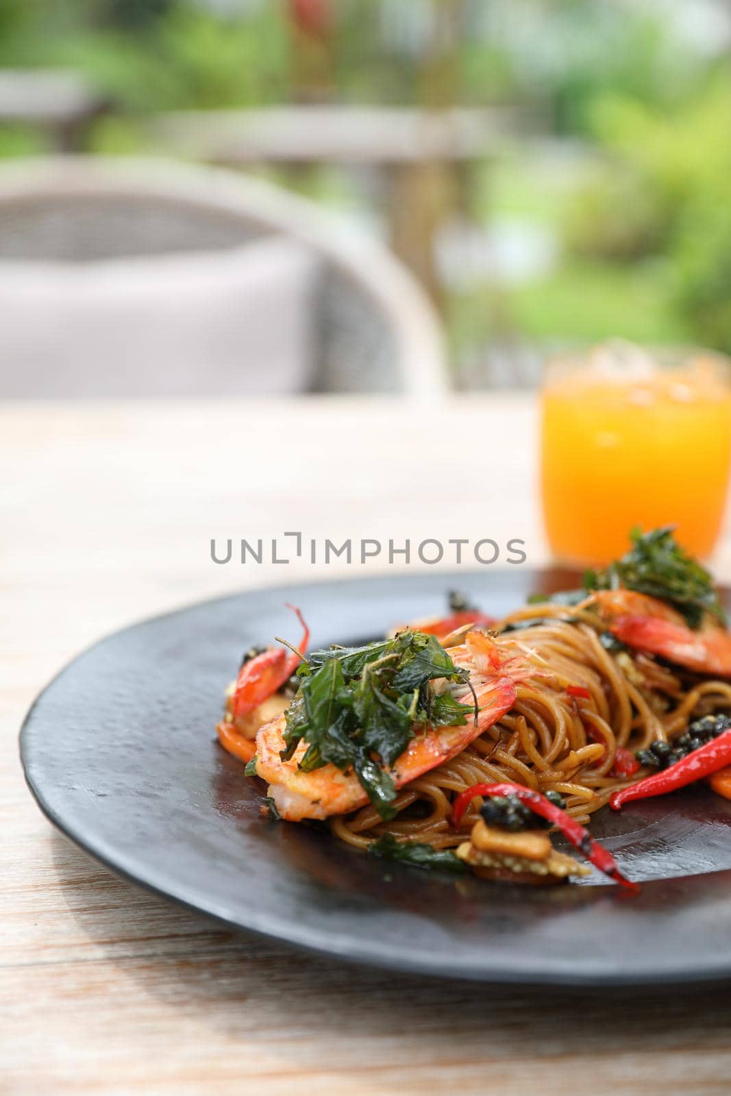 Spaghetti spicy with shrimp , Thai fusion food by piyato