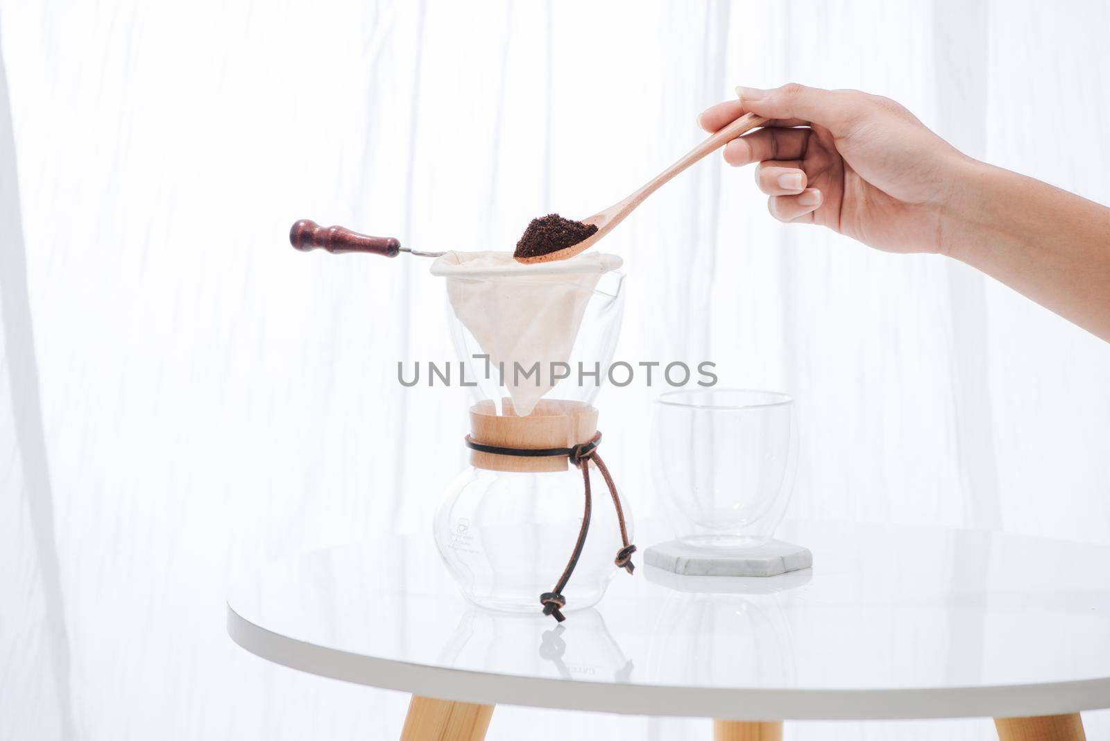fill grind coffee in filter with wooden spoon by makidotvn
