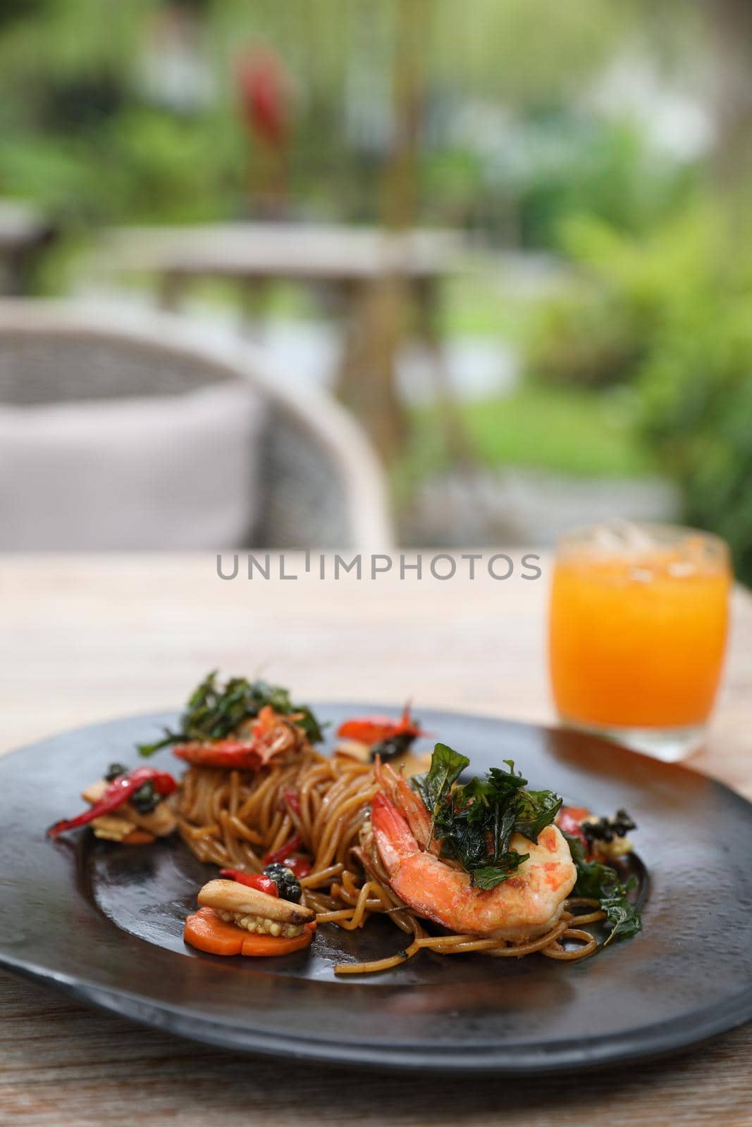 Spaghetti spicy with shrimp , Thai fusion food