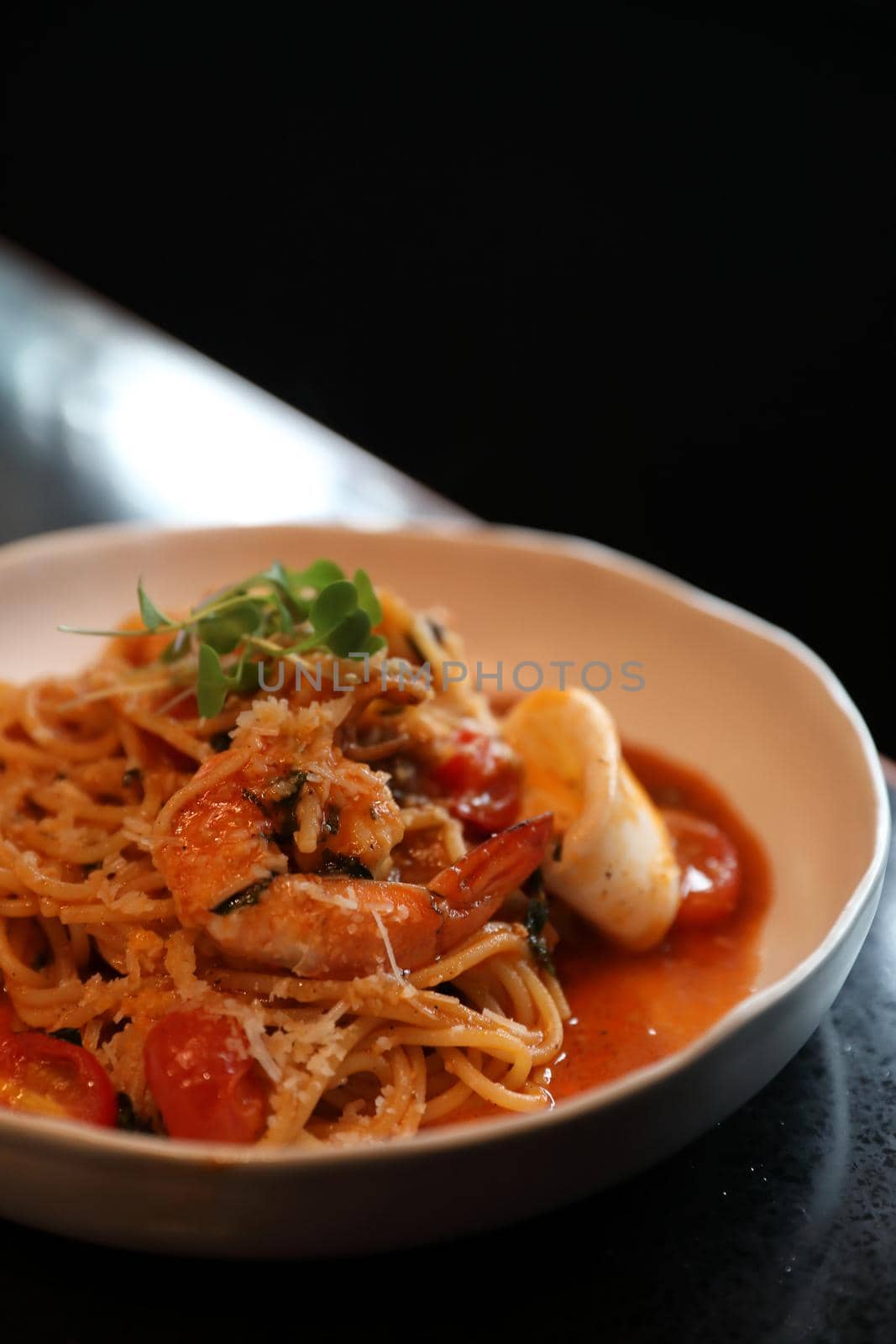 spaghetti pomodoro with sea food 