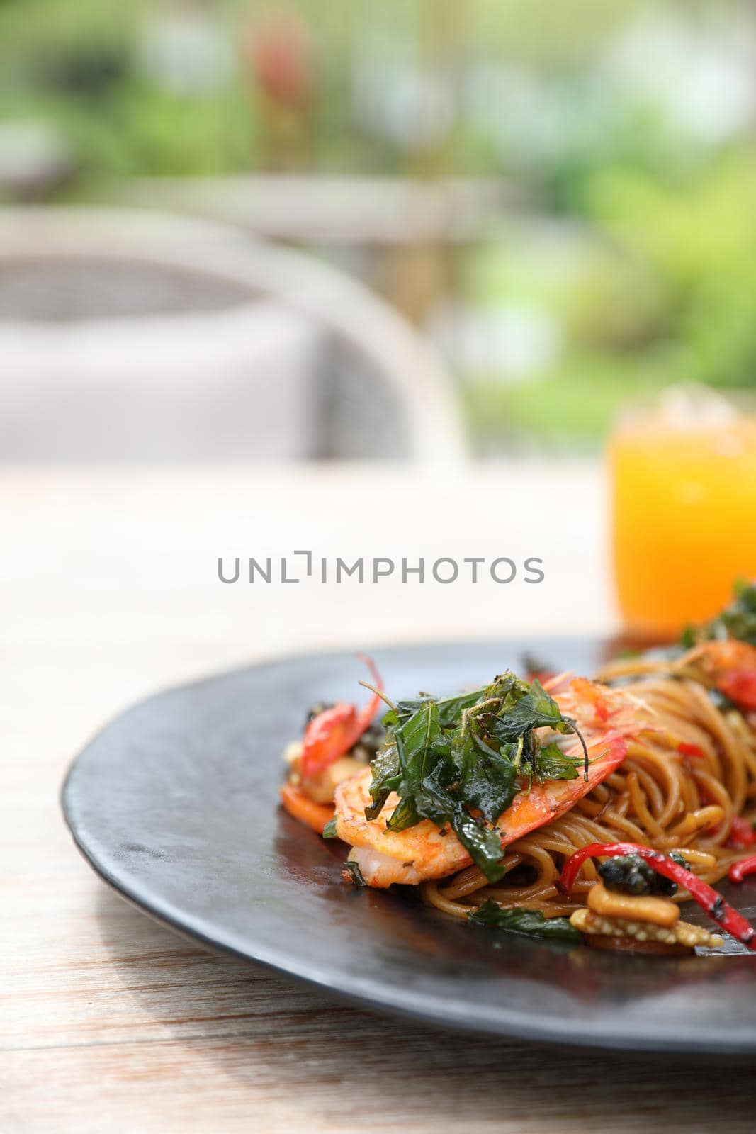 Spaghetti spicy with shrimp , Thai fusion food by piyato