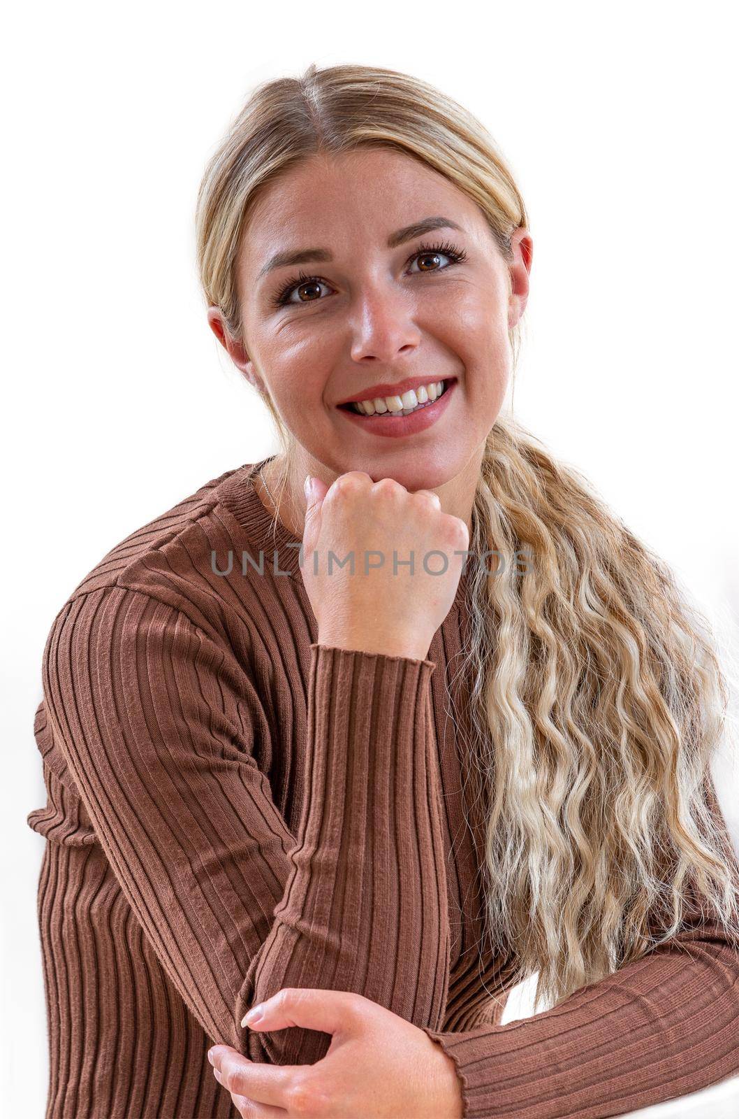 From the front, smiling leaning on the elbow on a cropped white background.