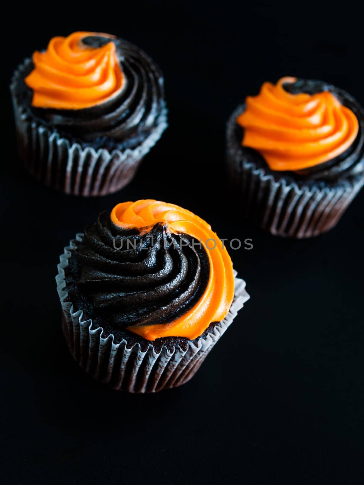 Halloween Cupcakes by arinahabich