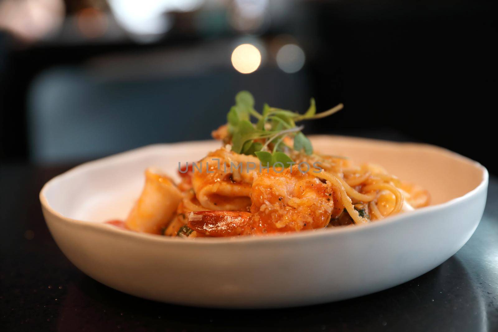 spaghetti pomodoro with sea food  by piyato