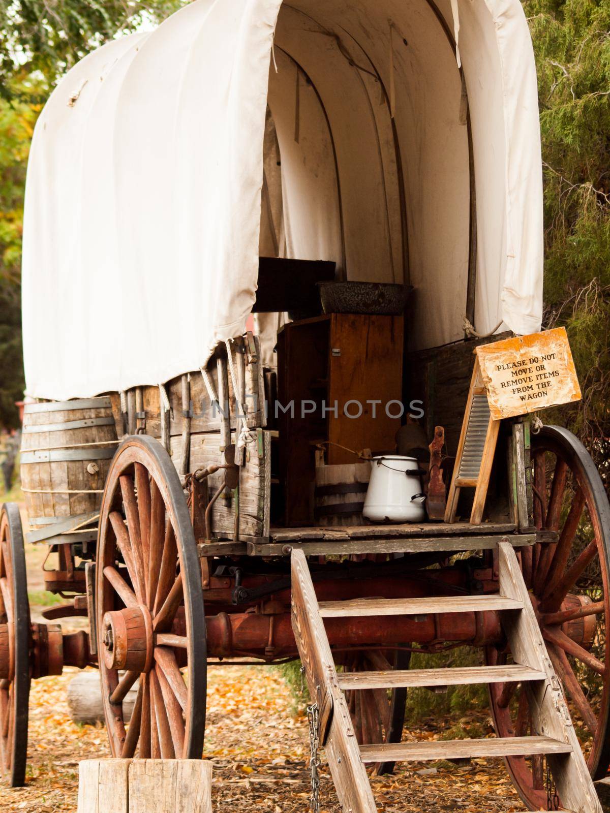 Old Wagon by arinahabich