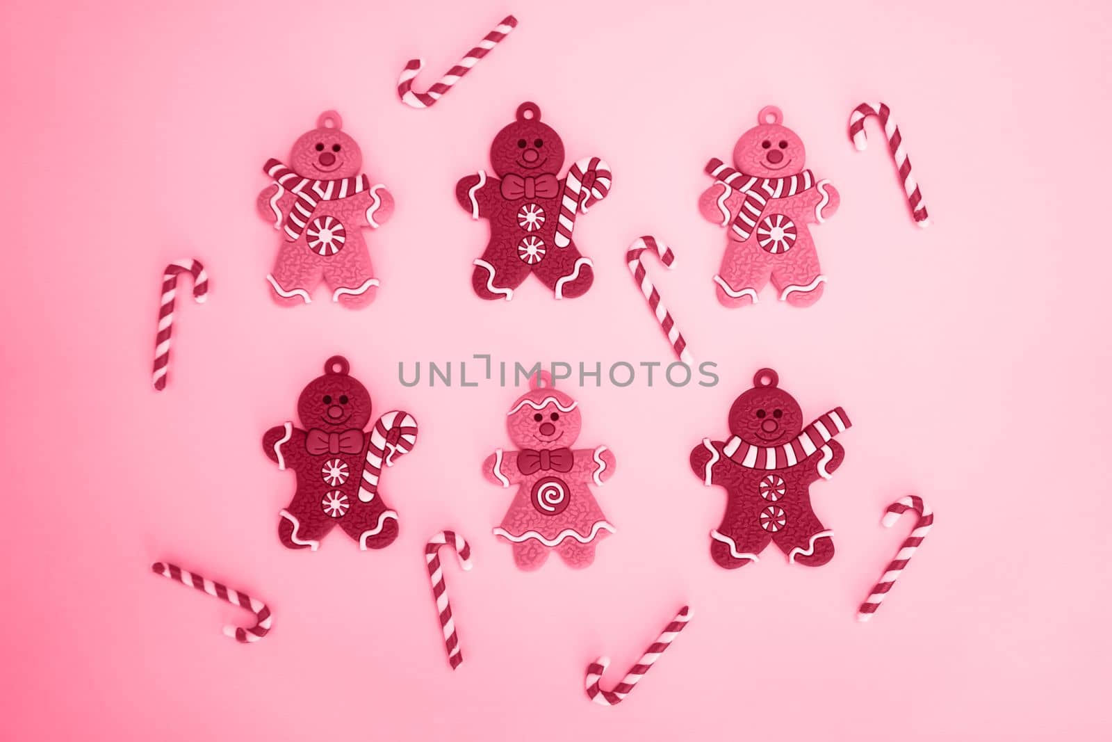 Creative photo with gingerbread men in the color of the year 2023 by Spirina