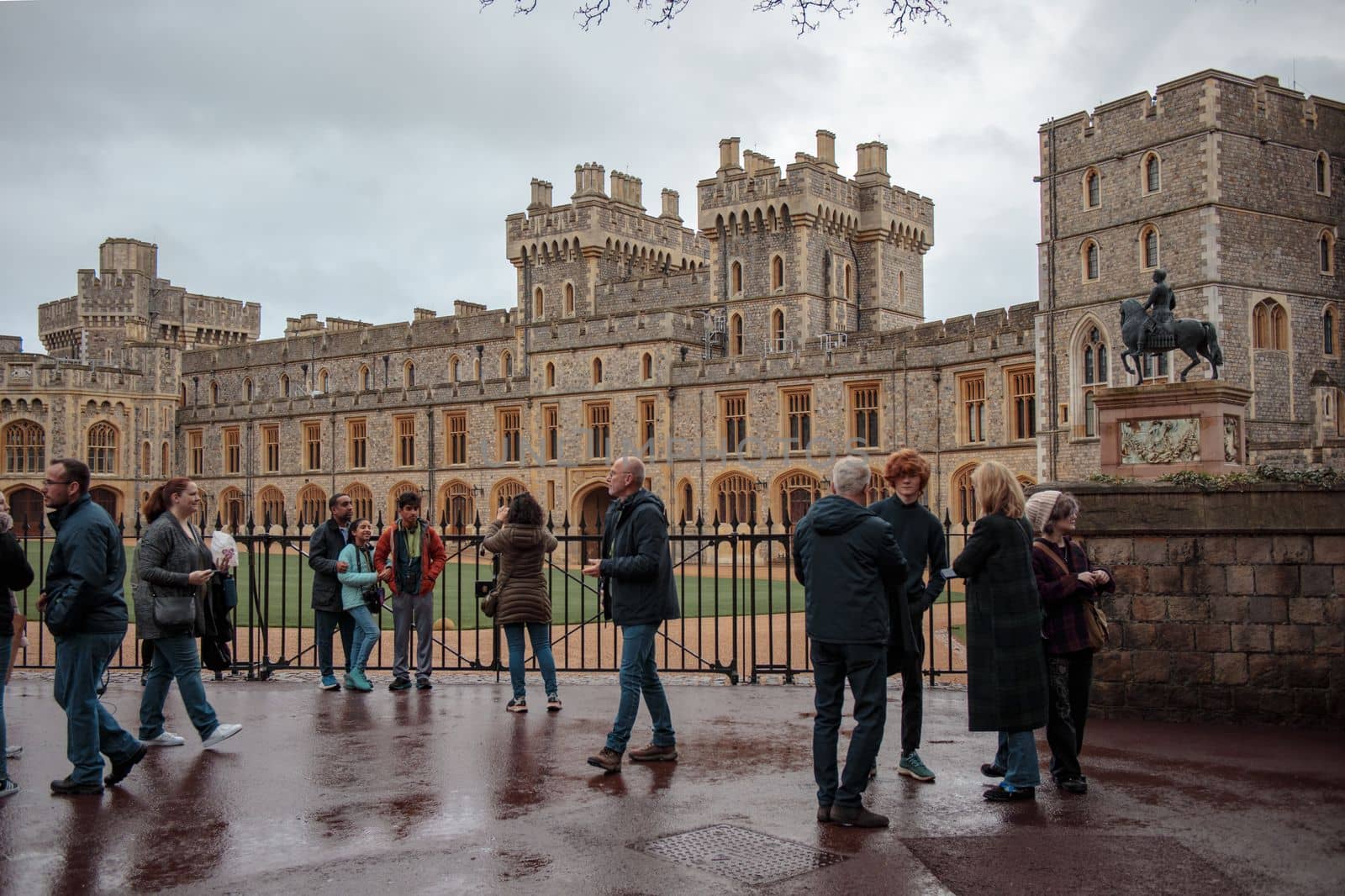 Windsor, UK, December 22nd 2022 - Windsor Castle from outside with tourists by Suteren