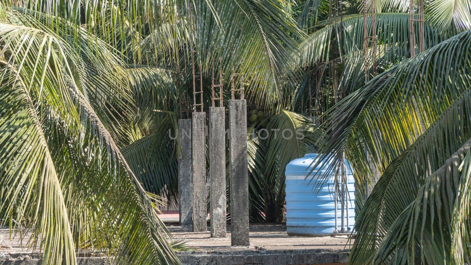 Water tank filler on the roof of an unfinished house, water supply by voktybre