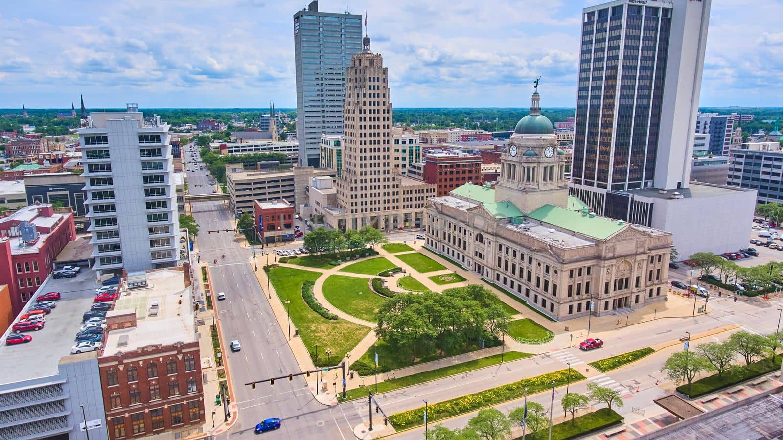Image of Downtown courthouse in Fort Wayne, Allen County, Indiana right in city
