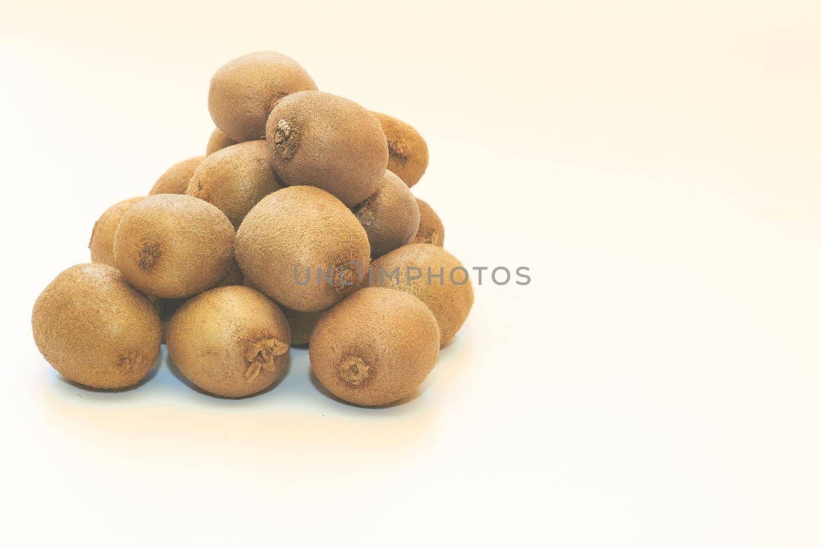 a flightless New Zealand bird with hairlike feathers, having a long down-curved bill with sensitive nostrils at the tip. Several ripe tasty kiwis isolated on white