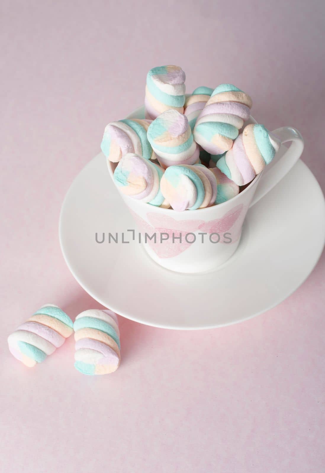 light pink and white marshmallows in a beautiful ceramic cups with pink hearts, Concept Mother's Day gift, Valentine's Day. High quality photo