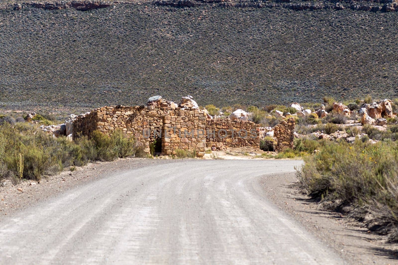 Ruins next to road between Peerboomskloof Pass and Katbakkies Pass  by dpreezg