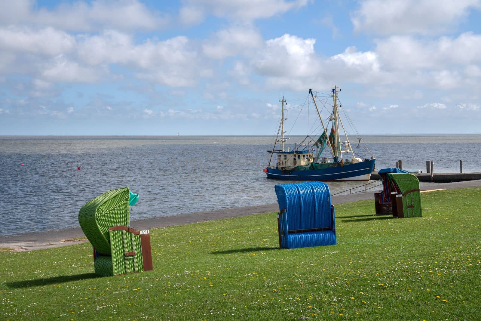 Coastline of Pellworm, North Frisia, Germany  by alfotokunst