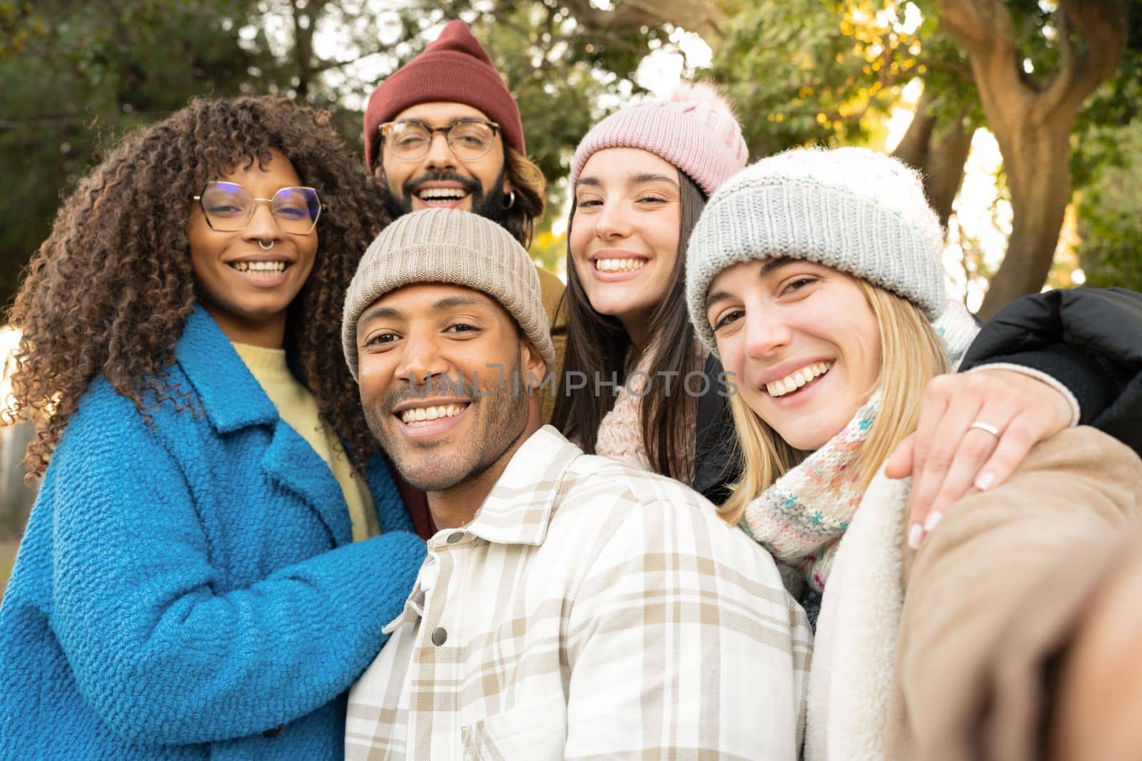 Big group of cheerful young friends taking selfie portrait. Happy people looking at the camera smiling. Concept of community, youth lifestyle and friendship. high quality photo
