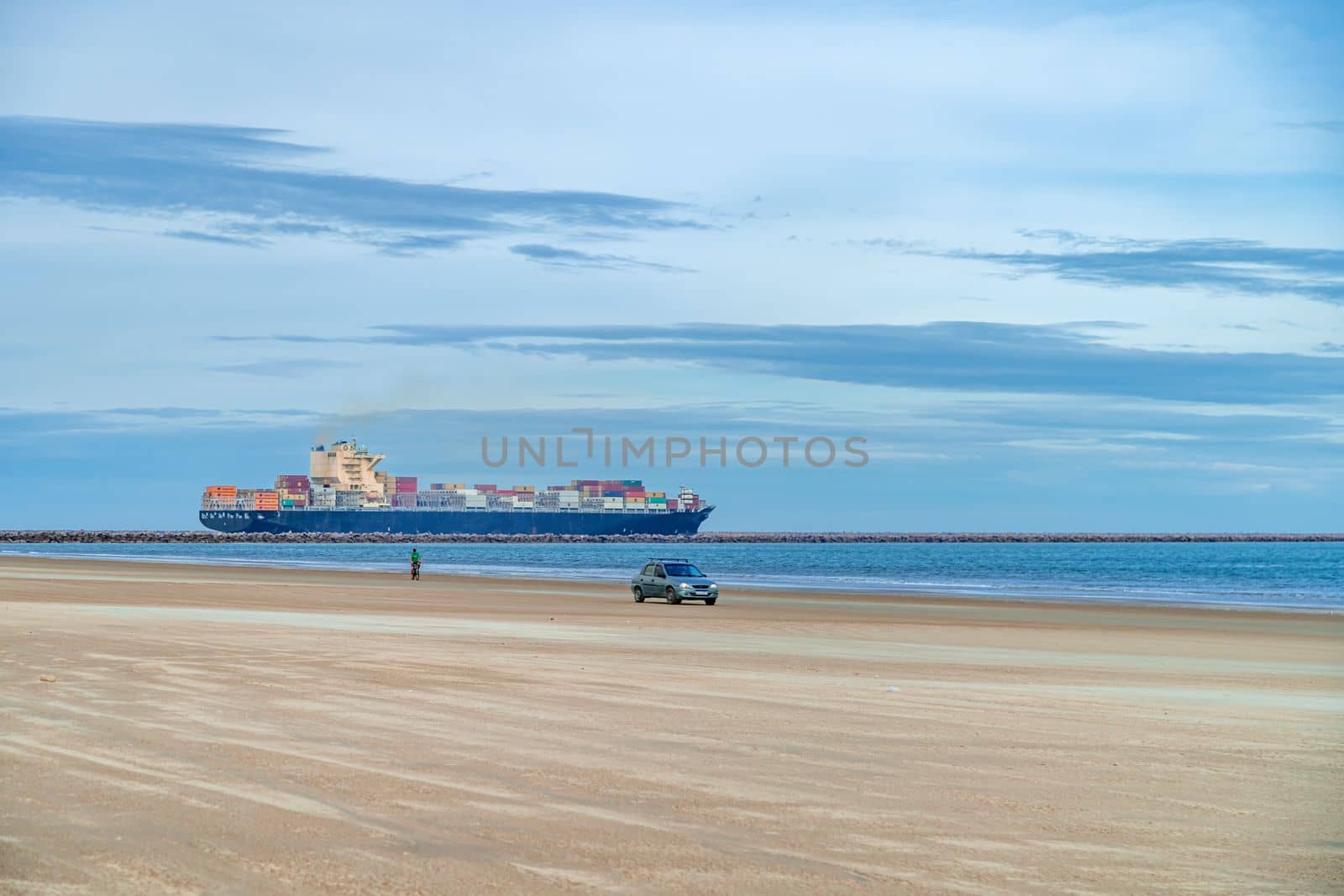 cargo ship at the sandy beach by Edophoto