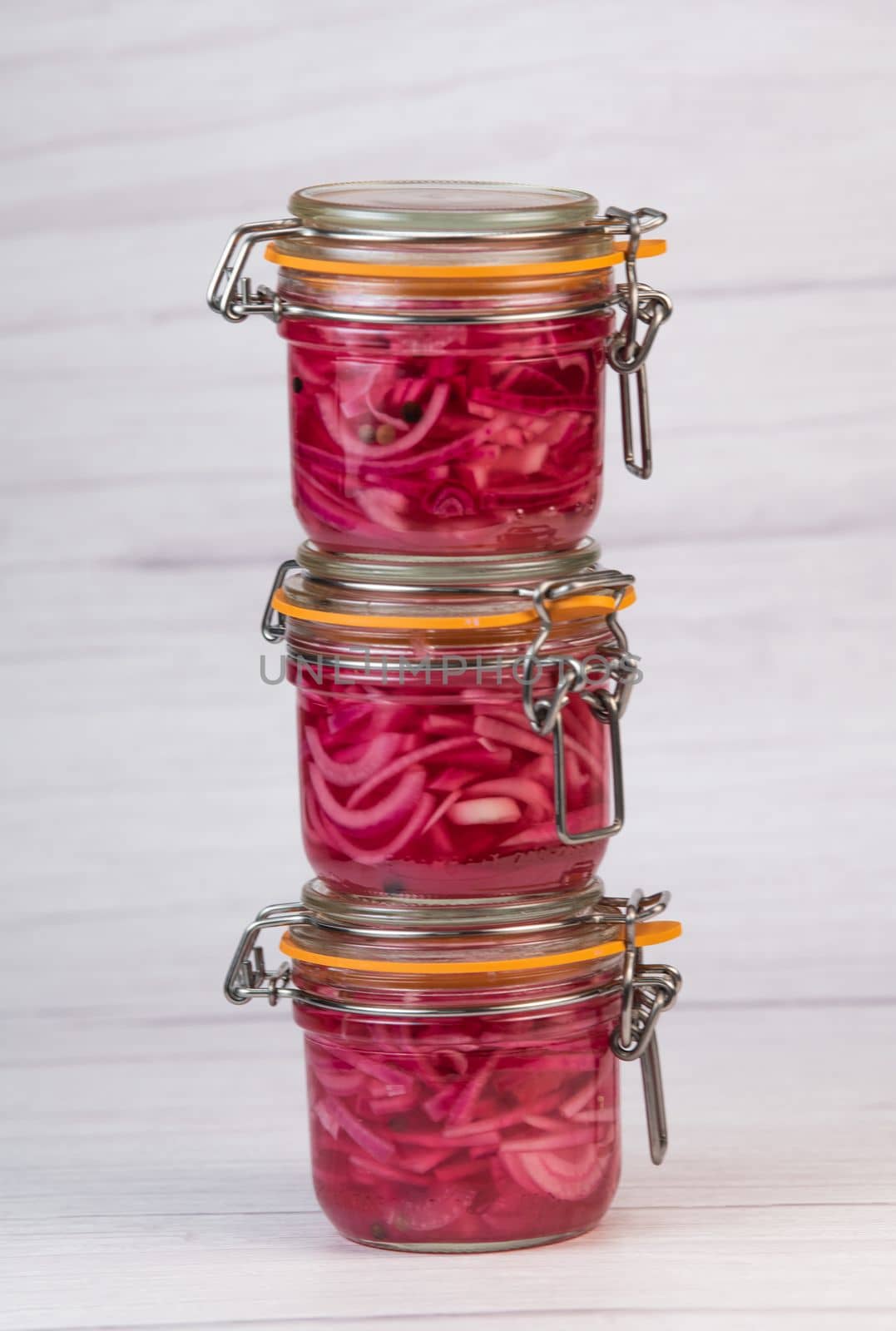 RECIPE FOR ONION PICKLES IN JARS, WHITE WINE VINEGAR, WHITE WINE, SUGAR, PEPPER. High quality photo