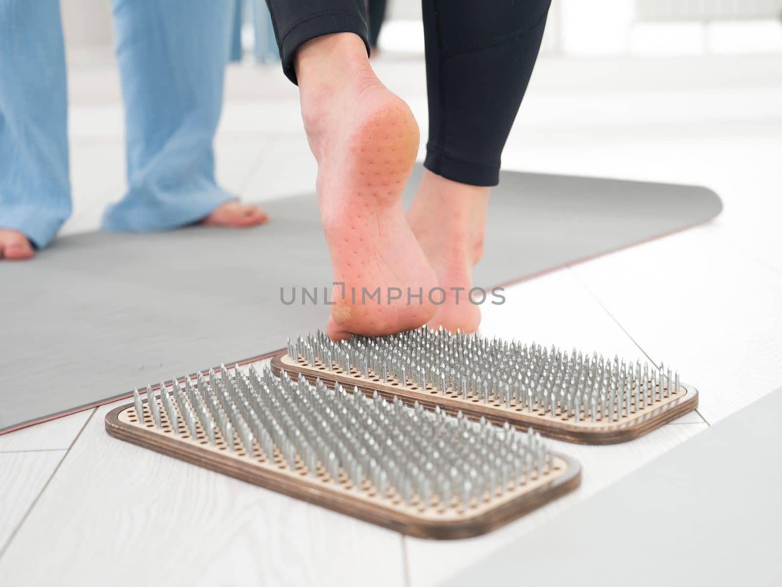 A woman comes down from the sadhu boards. Close-up of feet with prints after nails