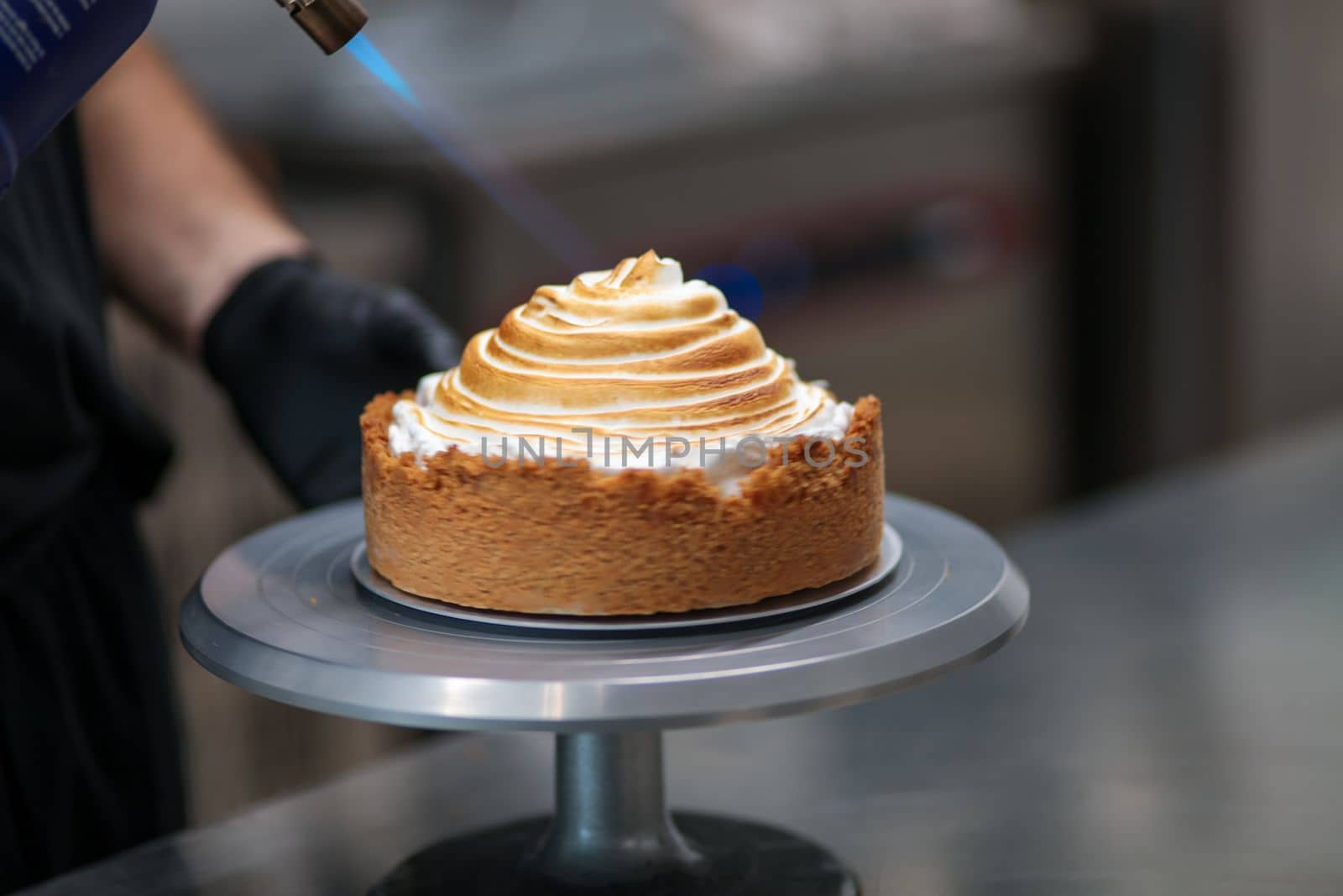 shortcrust cake with lemon curd and key lime meringue