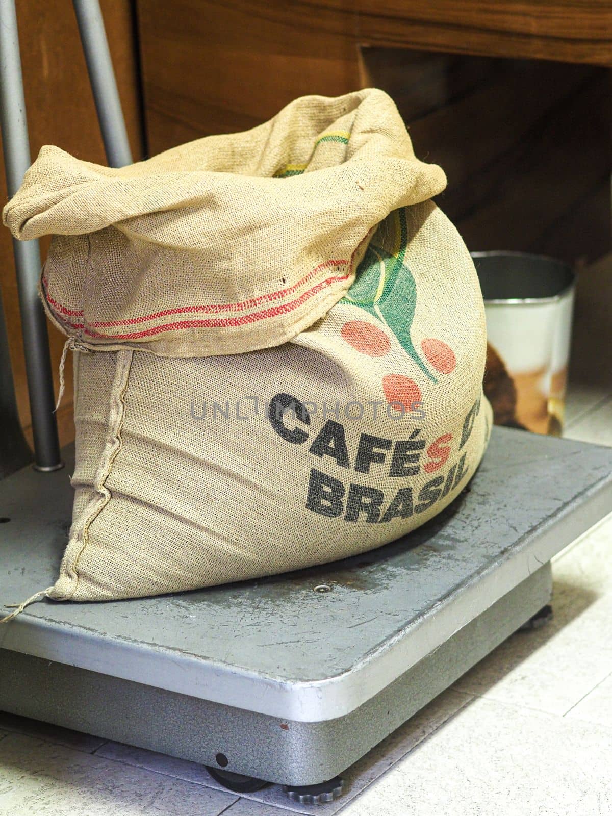 raw green coffee beans from bio ethical agriculture in costa rica roasted in Cremona Italy at Denti Torrefazione