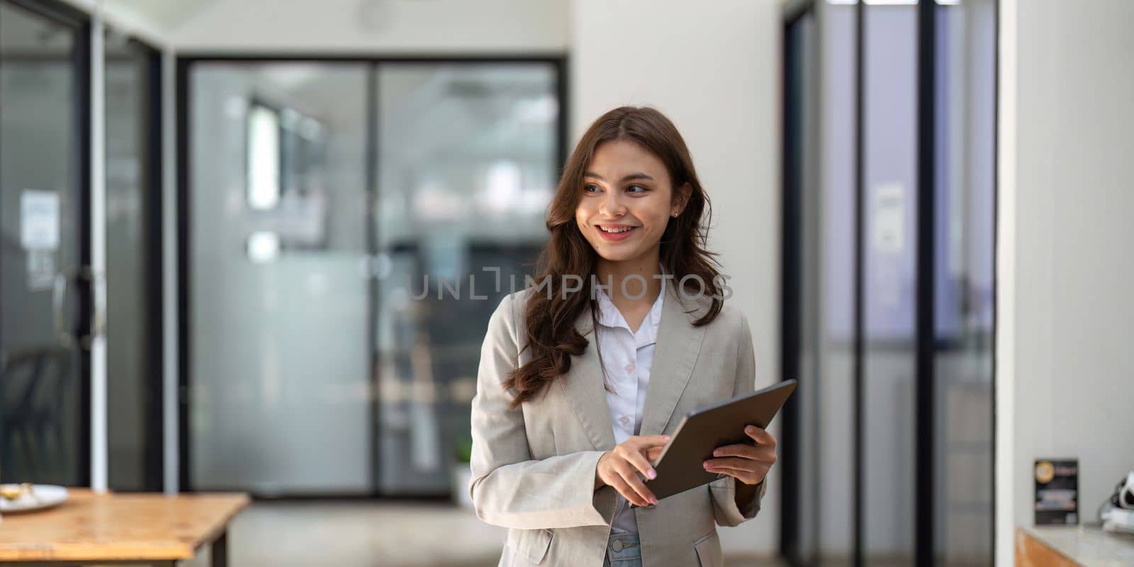 Portrait beautiful business woman holding tablet computer in office.