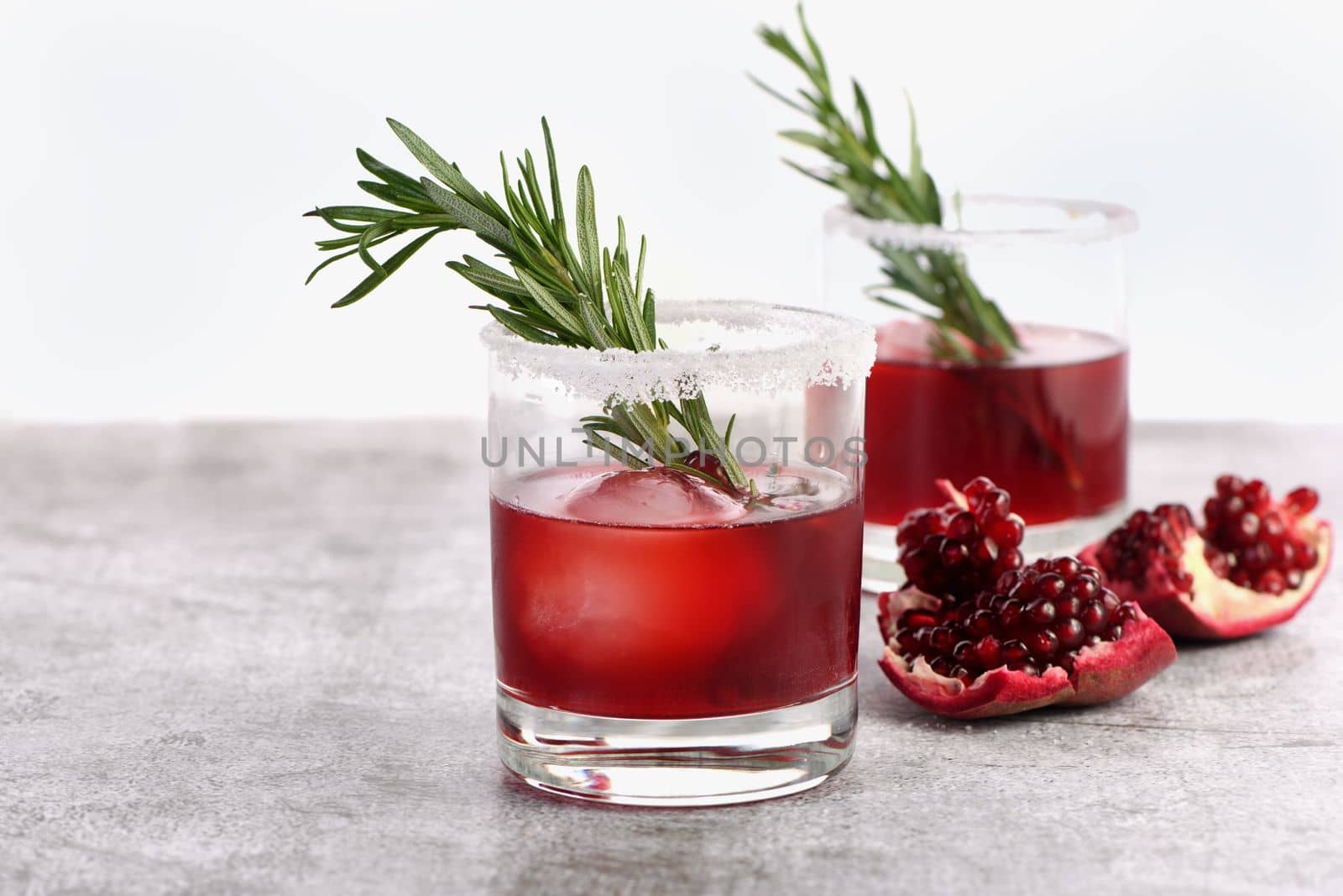 Cocktail Pomegranate Paloma by Apolonia