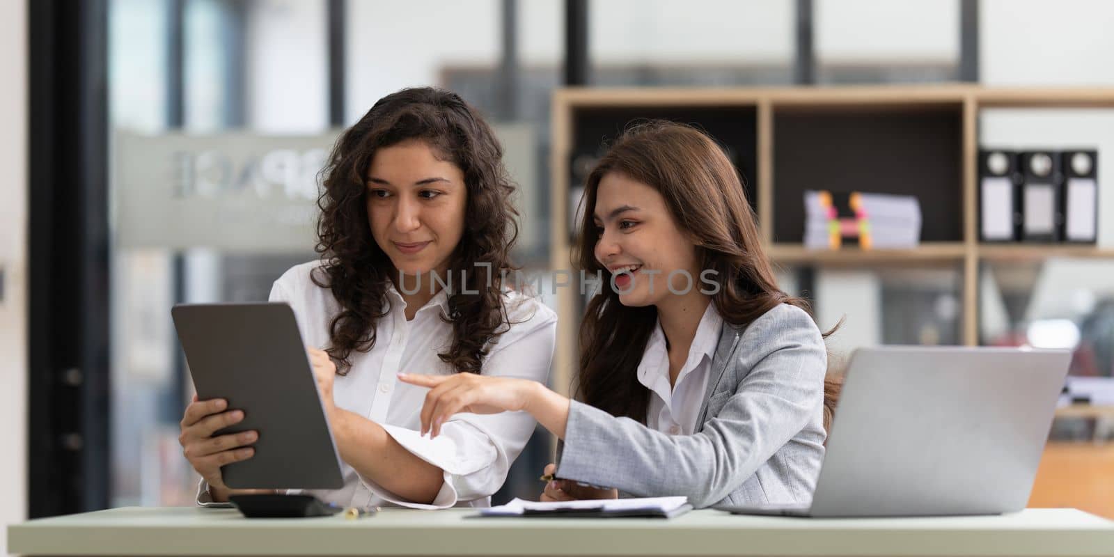 Business advisers are gathering to assess and debate the issue as it appears on the financial report. Financial counselor, investment consultant, and accounting concept.